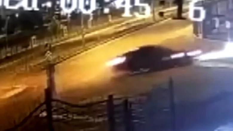 kaldırımdan seken otomobil